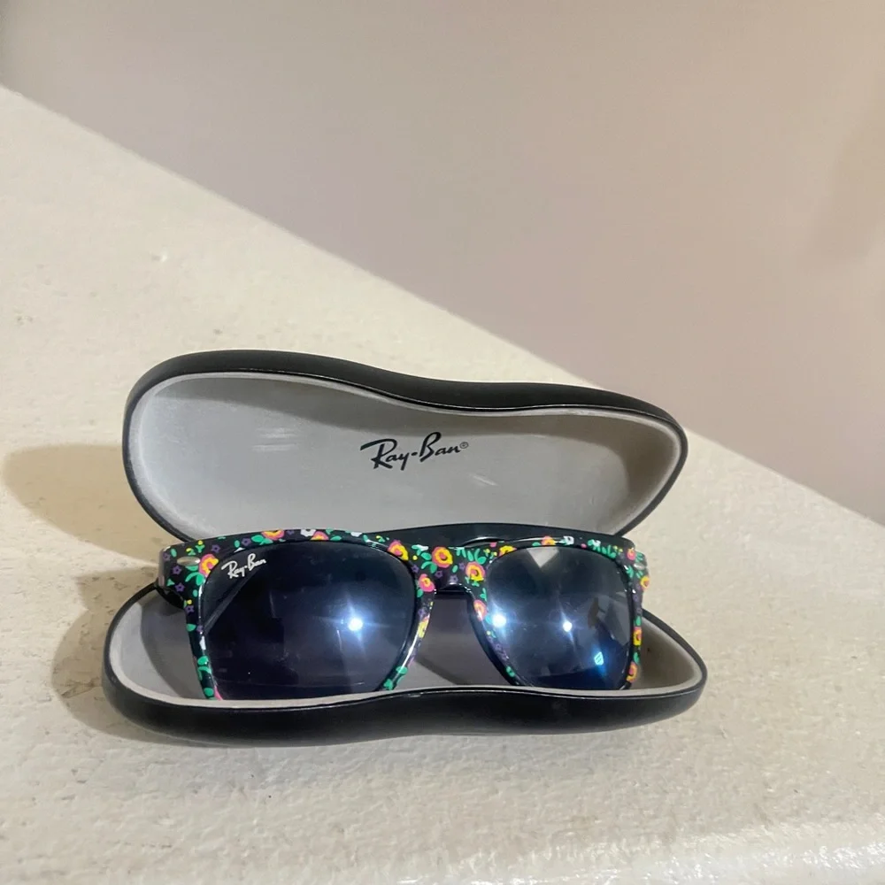 Ray-Ban questions leave